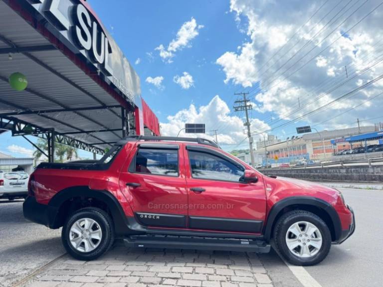 RENAULT - DUSTER OROCH - 2018/2019 - Vermelha - R$ 76.900,00