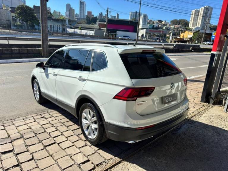 VOLKSWAGEN - TIGUAN - 2018/2018 - Branca - R$ 122.900,00