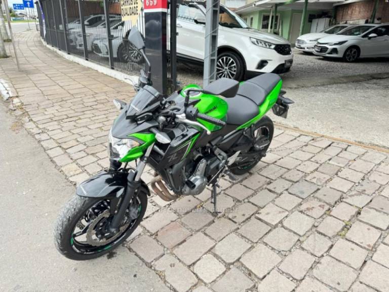 KAWASAKI - Z650 - 2018/2018 - Verde - R$ 32.900,00