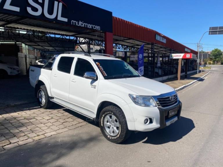 TOYOTA - HILUX - 2015/2015 - Branca - R$ 124.900,00