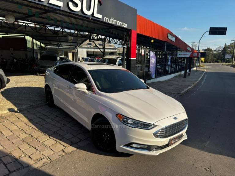 FORD - FUSION - 2016/2017 - Branca - R$ 108.900,00