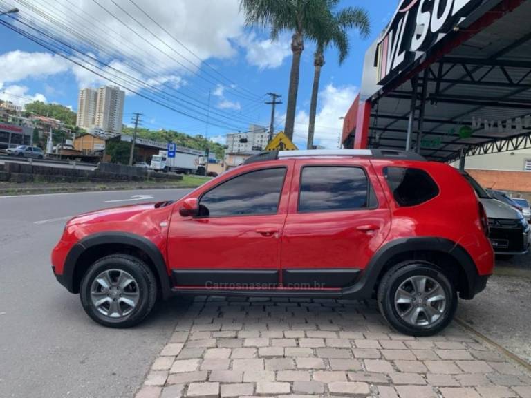 RENAULT - DUSTER - 2017/2018 - Vermelha - R$ 72.900,00