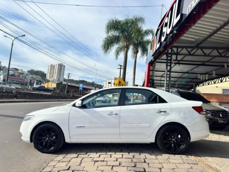 KIA MOTORS - CERATO - 2011/2012 - Branca - R$ 49.900,00