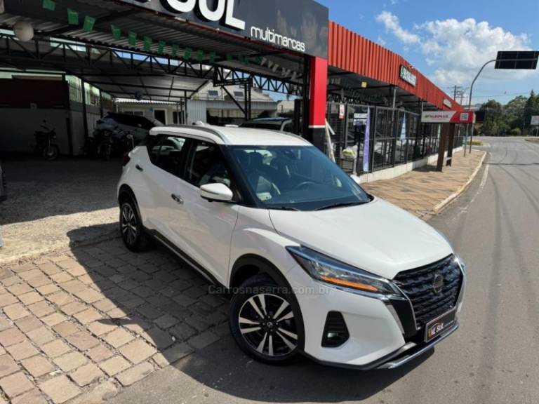 NISSAN - KICKS - 2021/2022 - Branca - R$ 110.900,00