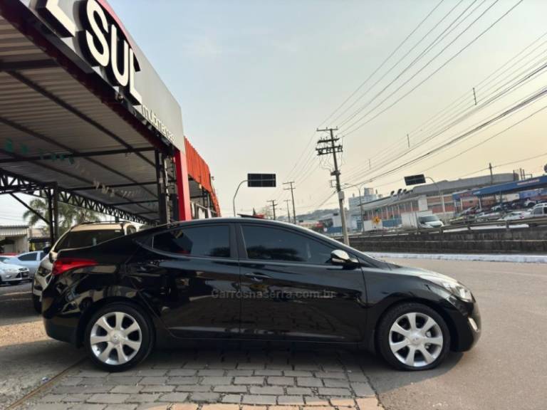 HYUNDAI - ELANTRA - 2012/2013 - Preta - R$ 64.900,00