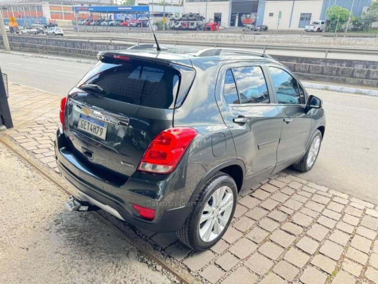 CHEVROLET - TRACKER - 2017/2018 - Cinza - R$ 93.900,00