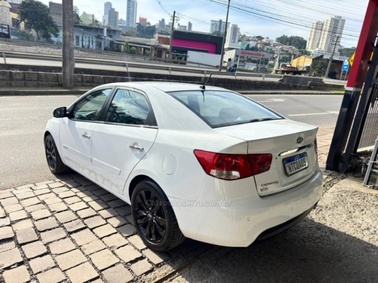 KIA MOTORS - CERATO - 2011/2012 - Branca - R$ 49.900,00