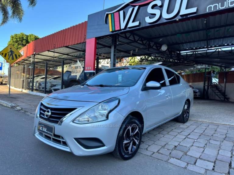 NISSAN - VERSA - 2019/2020 - Prata - R$ 62.900,00