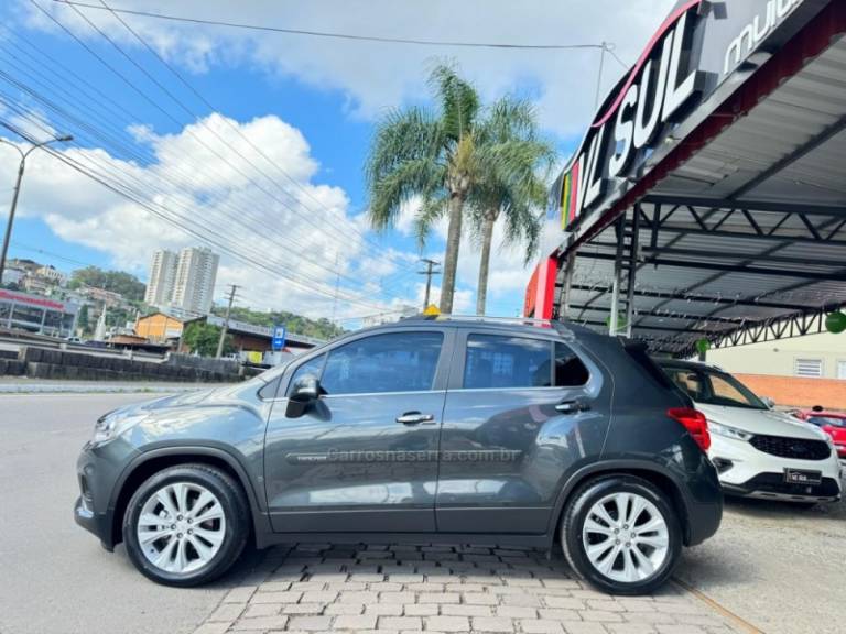 CHEVROLET - TRACKER - 2017/2018 - Cinza - R$ 93.900,00