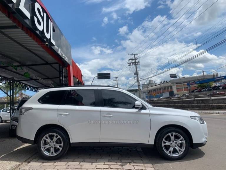 MITSUBISHI - OUTLANDER - 2015/2015 - Branca - R$ 76.900,00