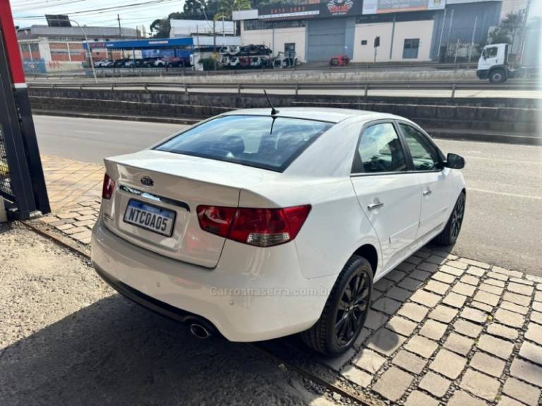 KIA MOTORS - CERATO - 2011/2012 - Branca - R$ 49.900,00