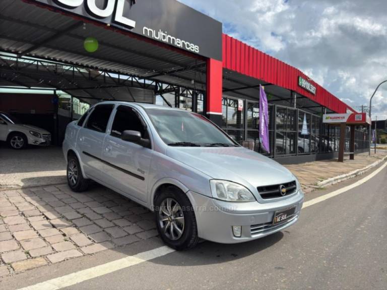 CHEVROLET - CORSA - 2005/2006 - Prata - R$ 25.900,00