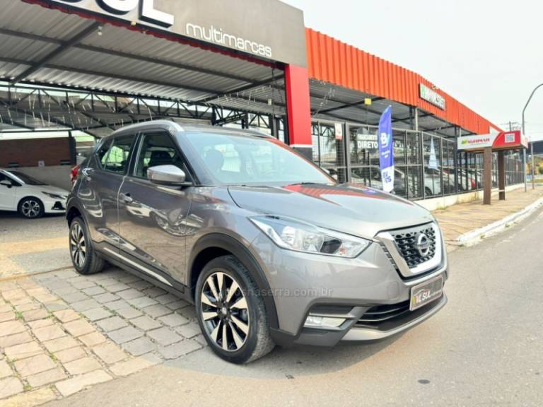 NISSAN - KICKS - 2016/2017 - Cinza - R$ 83.900,00