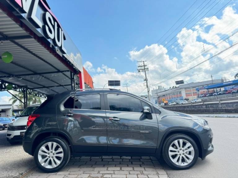 CHEVROLET - TRACKER - 2017/2018 - Cinza - R$ 93.900,00