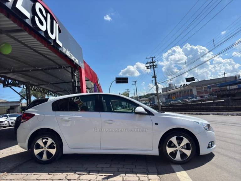 CHEVROLET - CRUZE - 2012/2013 - Branca - R$ 61.900,00