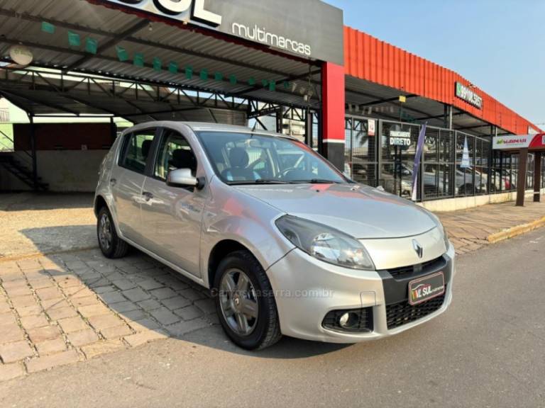 RENAULT - SANDERO - 2013/2014 - Prata - R$ 36.900,00