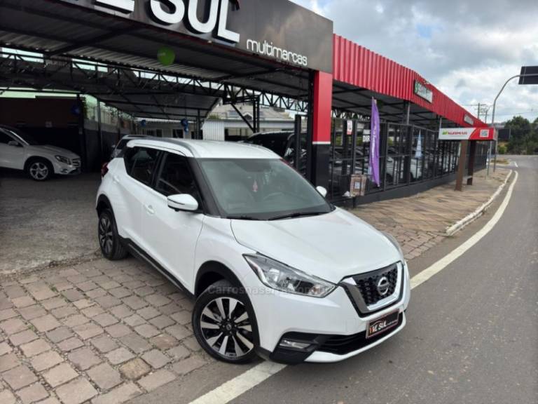 NISSAN - KICKS - 2016/2017 - Branca - R$ 83.900,00