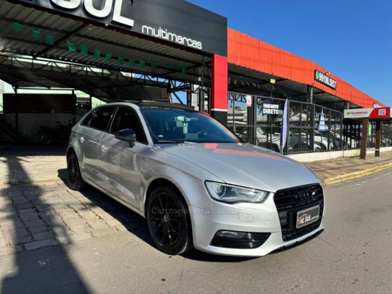 AUDI - A3 - 2013/2014 - Prata - R$ 89.900,00