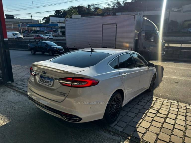 FORD - FUSION - 2016/2017 - Branca - R$ 105.900,00