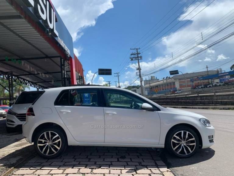 VOLKSWAGEN - GOLF - 2015/2015 - Branca - R$ 82.900,00