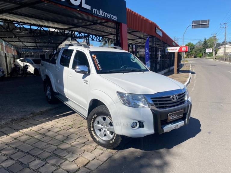 TOYOTA - HILUX - 2015/2015 - Branca - R$ 124.900,00