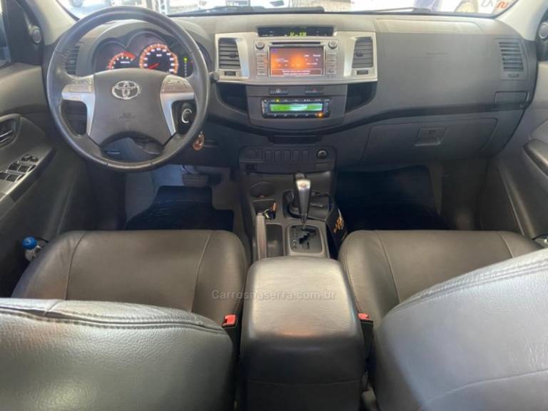 TOYOTA - HILUX - 2015/2015 - Branca - R$ 124.900,00