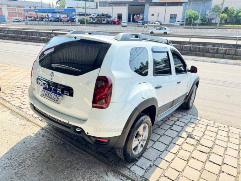 RENAULT - DUSTER - 2015/2016 - Branca - R$ 59.900,00