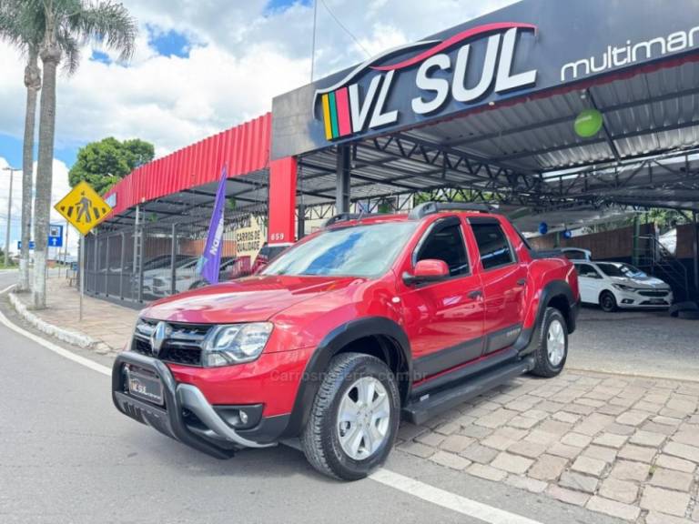 RENAULT - DUSTER OROCH - 2018/2019 - Vermelha - R$ 76.900,00