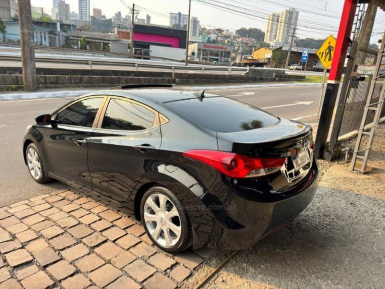 HYUNDAI - ELANTRA - 2012/2013 - Preta - R$ 64.900,00