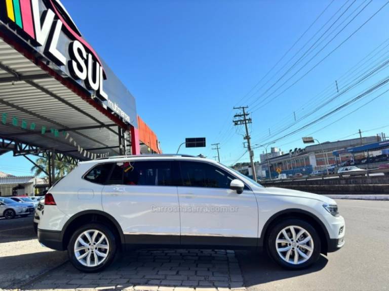 VOLKSWAGEN - TIGUAN - 2018/2018 - Branca - R$ 122.900,00