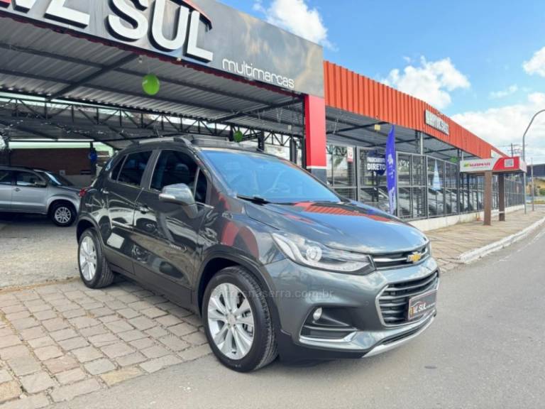 CHEVROLET - TRACKER - 2017/2018 - Cinza - R$ 93.900,00