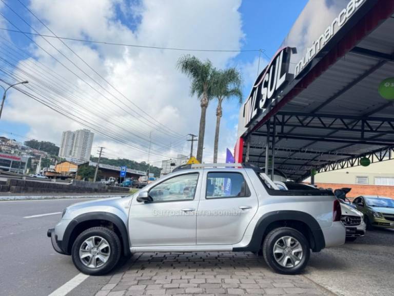 RENAULT - OROCH - 2018/2018 - Prata - R$ 78.900,00