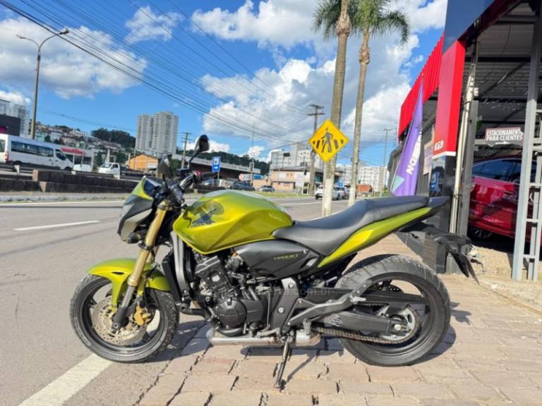 HONDA - CB 600F - 2011/2012 - Verde - Sob Consulta