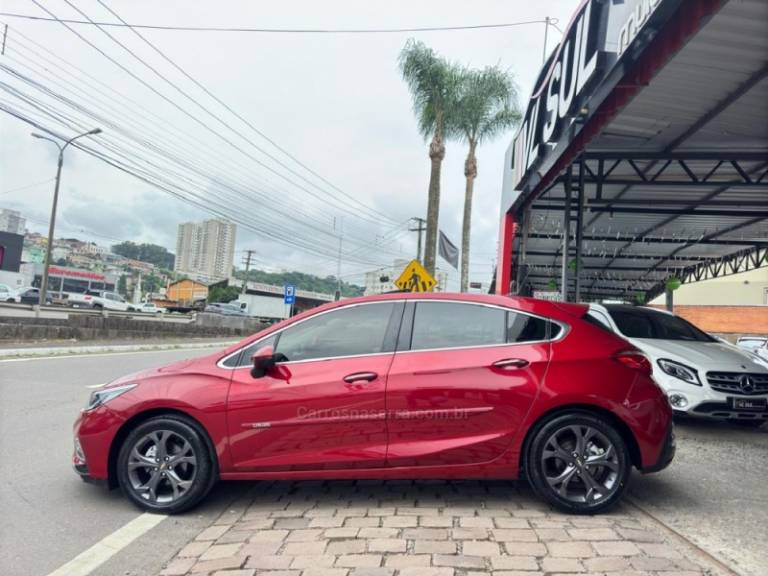 CHEVROLET - CRUZE - 2018/2018 - Vermelha - R$ 99.900,00