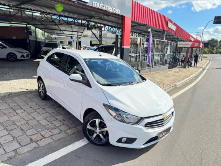 CHEVROLET - ONIX - 2016/2017 - Branca - R$ 62.900,00