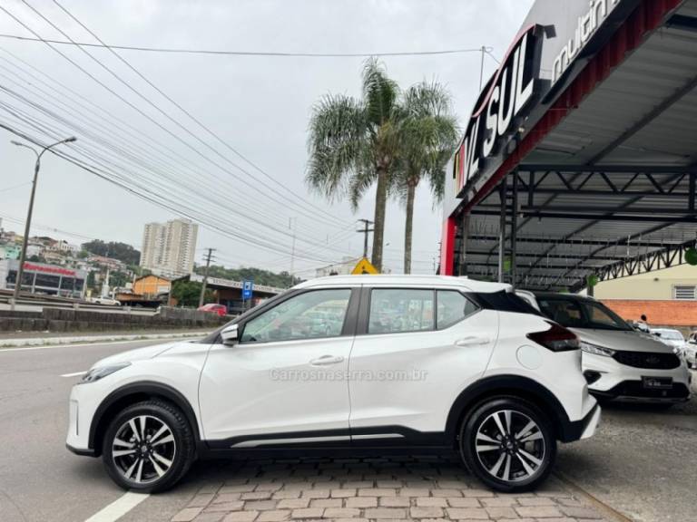 NISSAN - KICKS - 2021/2022 - Branca - R$ 104.900,00