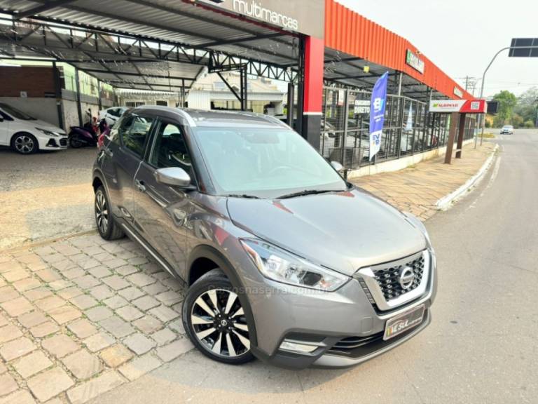 NISSAN - KICKS - 2016/2017 - Cinza - R$ 83.900,00