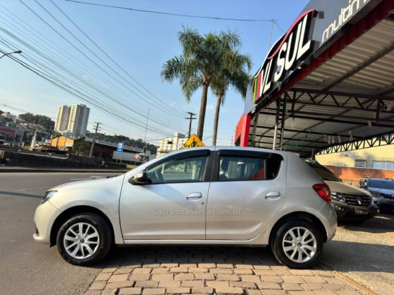 RENAULT - SANDERO - 2015/2015 - Prata - R$ 40.900,00