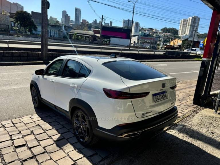 FIAT - FASTBACK - 2023/2023 - Branca - R$ 133.900,00