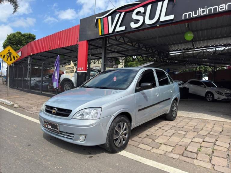 CHEVROLET - CORSA - 2005/2006 - Prata - R$ 25.900,00