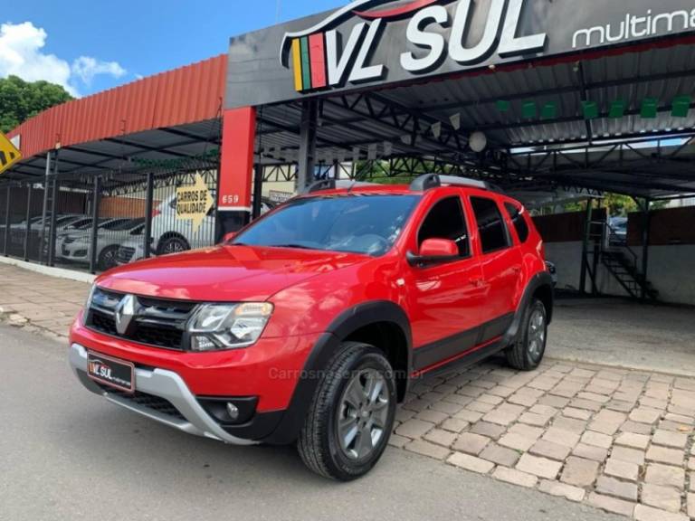 RENAULT - DUSTER - 2017/2018 - Vermelha - R$ 72.900,00