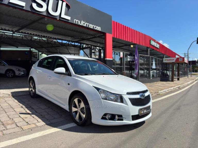 CHEVROLET - CRUZE - 2012/2013 - Branca - R$ 61.900,00