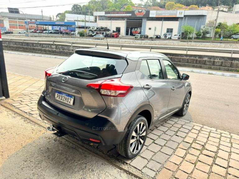 NISSAN - KICKS - 2016/2017 - Cinza - R$ 83.900,00