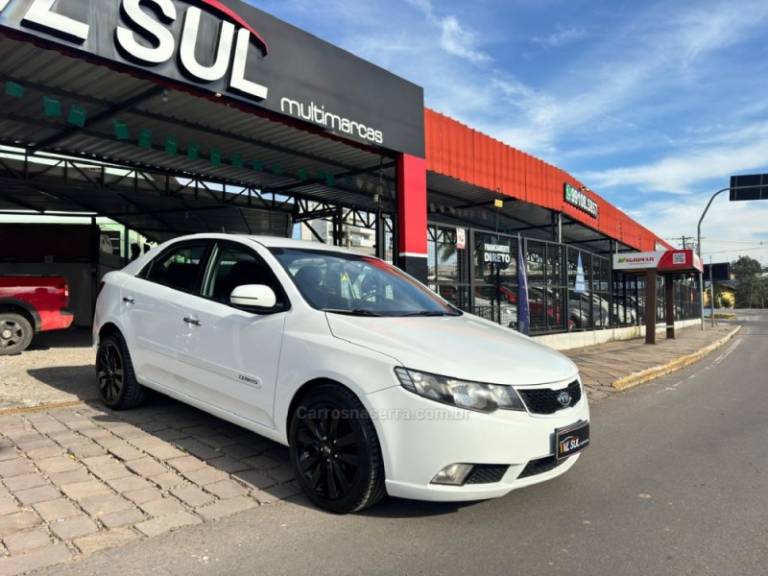 KIA MOTORS - CERATO - 2011/2012 - Branca - R$ 49.900,00