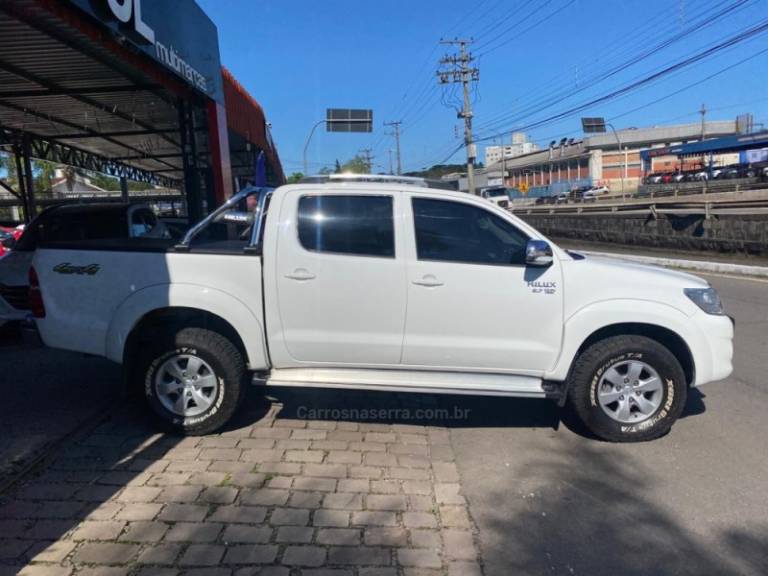 TOYOTA - HILUX - 2015/2015 - Branca - R$ 124.900,00