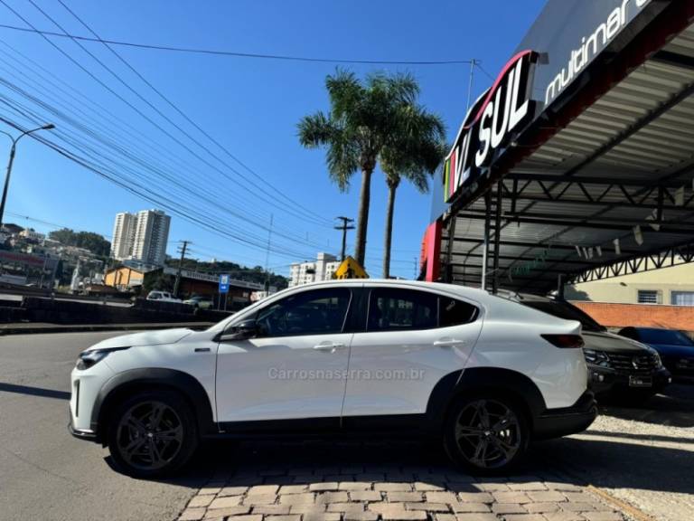 FIAT - FASTBACK - 2023/2023 - Branca - R$ 135.900,00