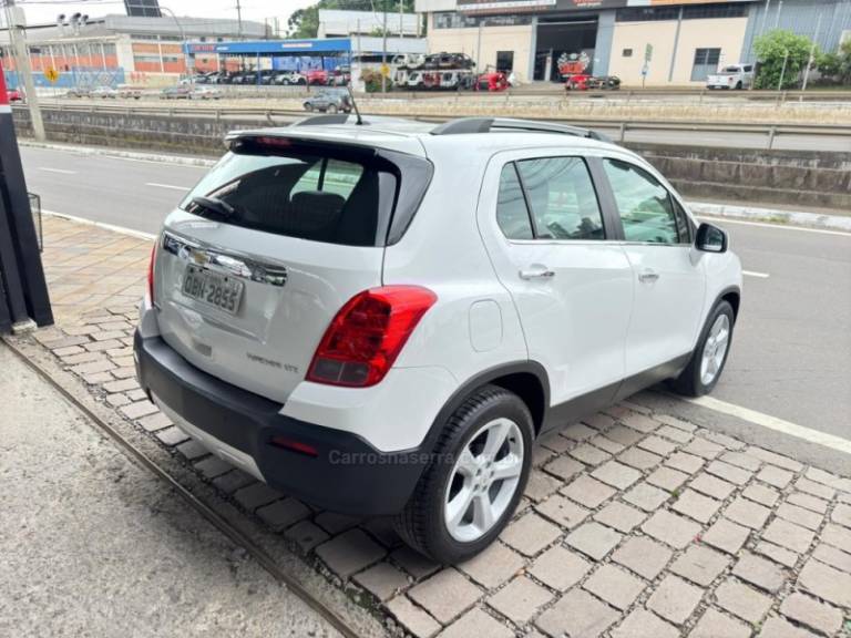 CHEVROLET - TRACKER - 2015/2016 - Branca - R$ 74.900,00