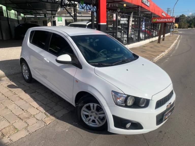 CHEVROLET - SONIC - 2012/2013 - Branca - R$ 40.900,00