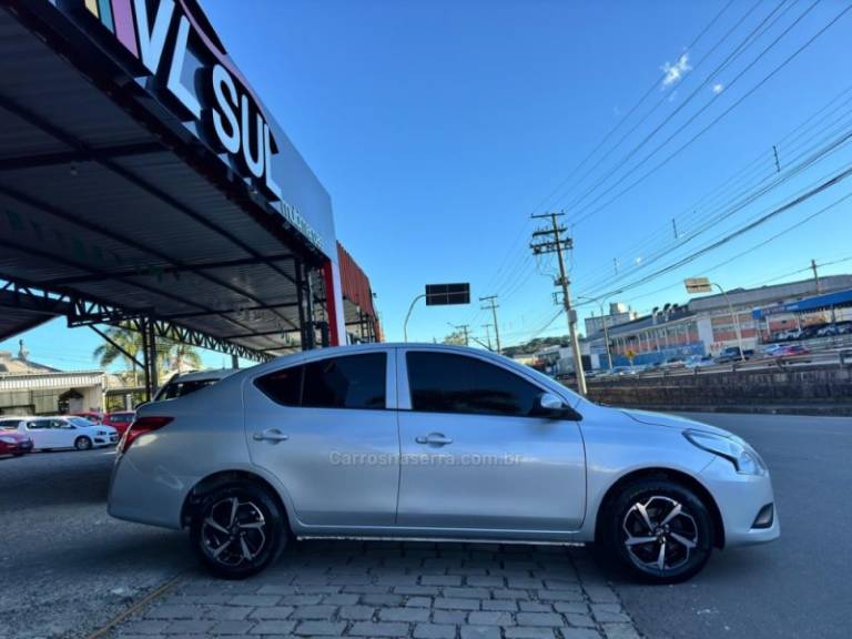 NISSAN - VERSA - 2019/2020 - Prata - R$ 62.900,00