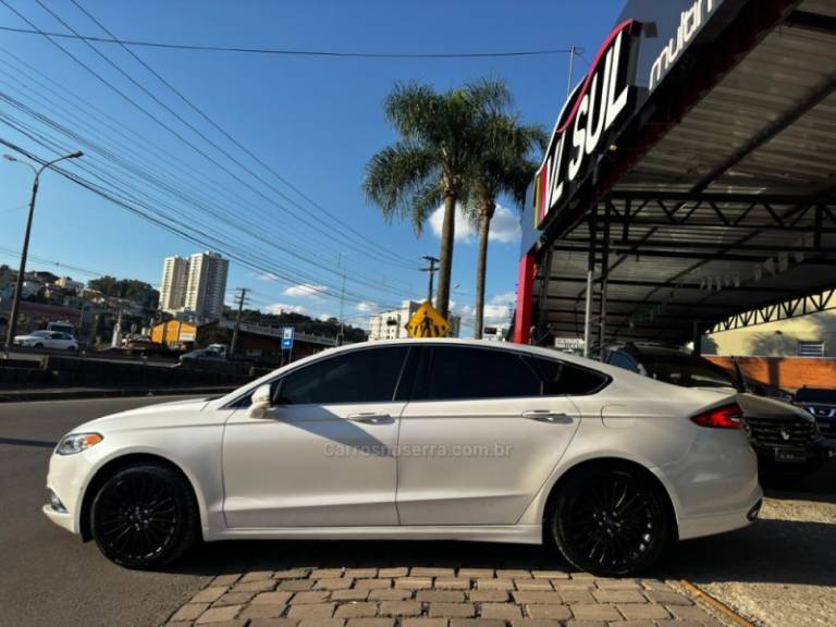 FORD - FUSION - 2016/2017 - Branca - R$ 105.900,00